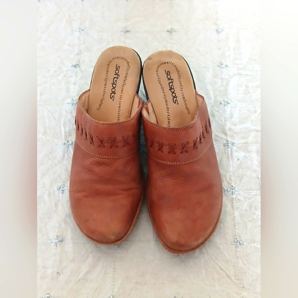 Softspots Women's Tan Leather Clogs